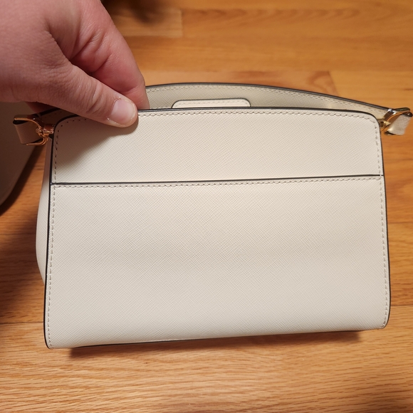 kate spade white top-handle bag with red heart accents - Picture 4 of 8